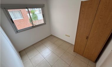 CERCA DEL CORAZON DE GRAL PAZ - ESPACIOSO Y COMODO - BALCON FRENTE