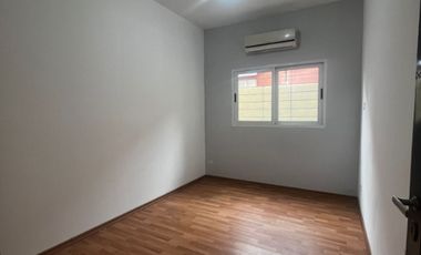 Casa en alquiler en Moron Sur