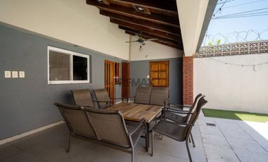 Casa 2/3 Dormitorios -Cochera y Pileta