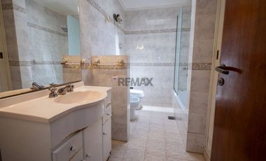 Casa 2/3 Dormitorios -Cochera y Pileta