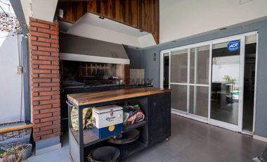 Casa 2/3 Dormitorios -Cochera y Pileta