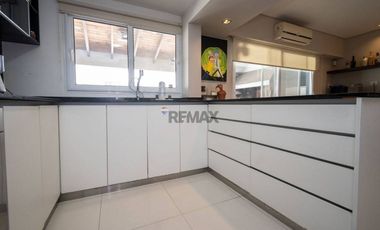 Casa 2/3 Dormitorios -Cochera y Pileta