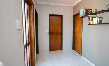 Casa 2/3 Dormitorios -Cochera y Pileta