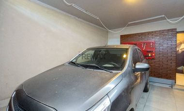 Casa 2/3 Dormitorios -Cochera y Pileta