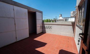 Casa 2/3 Dormitorios -Cochera y Pileta