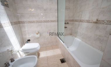 Casa 2/3 Dormitorios -Cochera y Pileta