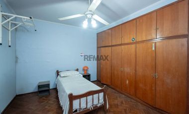 Casa 2/3 Dormitorios -Cochera y Pileta