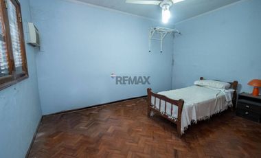 Casa 2/3 Dormitorios -Cochera y Pileta