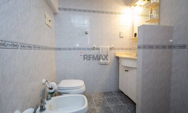 Casa 2/3 Dormitorios -Cochera y Pileta