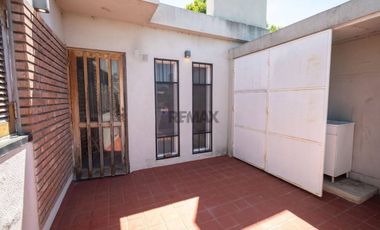 Casa 2/3 Dormitorios -Cochera y Pileta