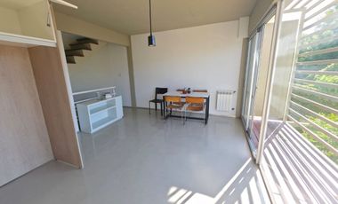 VENTA TRIPLEX. QUINCHO Y COCHERA.  OLIVOS