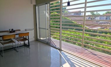 VENTA TRIPLEX. QUINCHO Y COCHERA.  OLIVOS