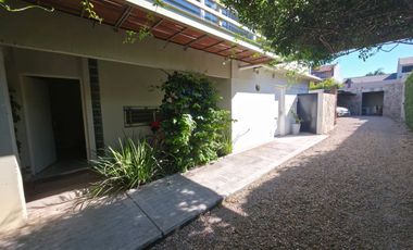 VENTA TRIPLEX. QUINCHO Y COCHERA.  OLIVOS