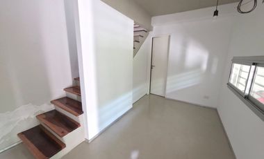 VENTA TRIPLEX. QUINCHO Y COCHERA.  OLIVOS
