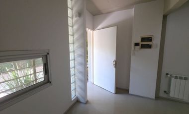 VENTA TRIPLEX. QUINCHO Y COCHERA.  OLIVOS