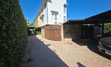 VENTA TRIPLEX. QUINCHO Y COCHERA.  OLIVOS