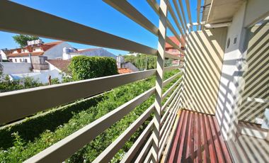 VENTA TRIPLEX. QUINCHO Y COCHERA.  OLIVOS
