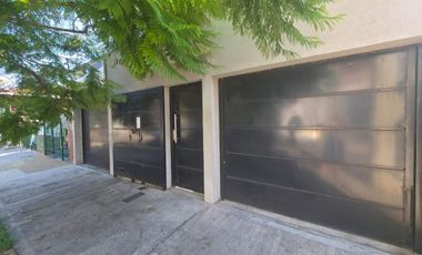VENTA TRIPLEX. QUINCHO Y COCHERA.  OLIVOS
