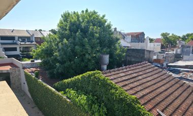 VENTA TRIPLEX. QUINCHO Y COCHERA.  OLIVOS