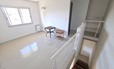 VENTA TRIPLEX. QUINCHO Y COCHERA.  OLIVOS