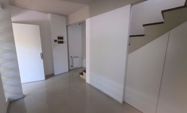 VENTA TRIPLEX. QUINCHO Y COCHERA.  OLIVOS