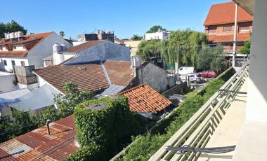 VENTA TRIPLEX. QUINCHO Y COCHERA.  OLIVOS