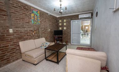 Oportunidad Única – Casa con Patio y Cochera