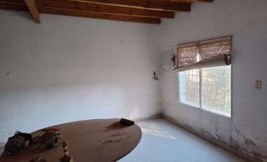 Casa con departamento interno, mas salon.Sarmiento