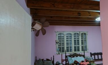 Casa con departamento interno, mas salon.Sarmiento
