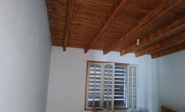 Casa con departamento interno, mas salon.Sarmiento