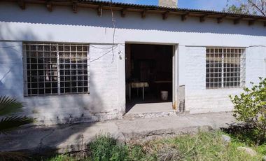 Casa con departamento interno, mas salon.Sarmiento