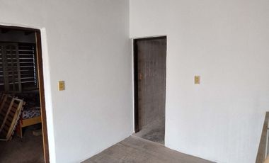 Casa con departamento interno, mas salon.Sarmiento