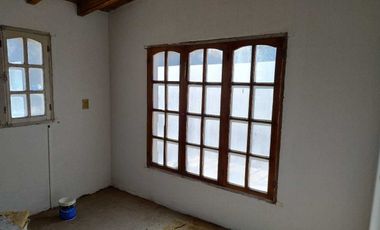 Casa con departamento interno, mas salon.Sarmiento