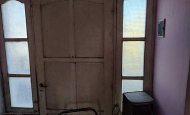 Casa con departamento interno, mas salon.Sarmiento