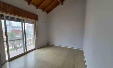 ALQUILER PH 3 AMBIENTES CON PATIO SIN EXPENSAS