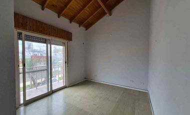 ALQUILER PH 3 AMBIENTES CON PATIO SIN EXPENSAS