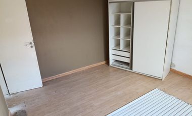 ALQUILER CASA 4 AMBIENTES CON PATIO EN LOMAS