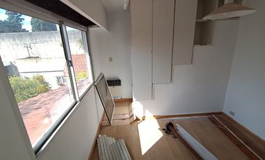 ALQUILER CASA 4 AMBIENTES CON PATIO EN LOMAS