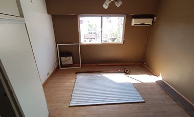 ALQUILER CASA 4 AMBIENTES CON PATIO EN LOMAS