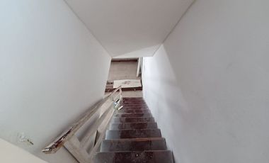 ALQUILER CASA 4 AMBIENTES CON PATIO EN LOMAS