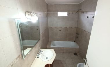 ALQUILER CASA 4 AMBIENTES CON PATIO EN LOMAS