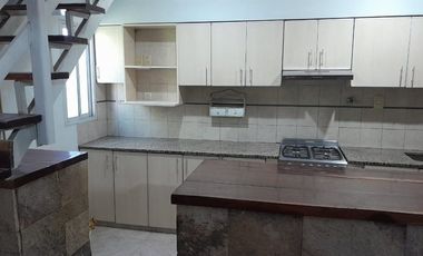 ALQUILER CASA 4 AMBIENTES CON PATIO EN LOMAS