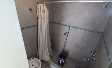 ALQUILER CASA 4 AMBIENTES CON PATIO EN LOMAS