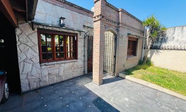 CASA 4 AMBIENTES EN VENTA QUINCHO COCHERA EN GLEW