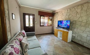 CASA 4 AMBIENTES EN VENTA QUINCHO COCHERA EN GLEW