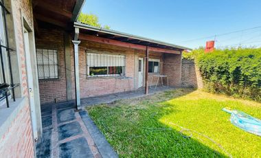 CASA 4 AMBIENTES EN VENTA QUINCHO COCHERA EN GLEW