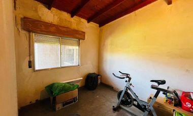 CASA 4 AMBIENTES EN VENTA QUINCHO COCHERA EN GLEW