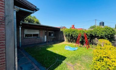 CASA 4 AMBIENTES EN VENTA QUINCHO COCHERA EN GLEW