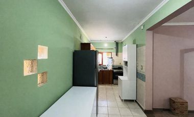 CASA 4 AMBIENTES EN VENTA QUINCHO COCHERA EN GLEW