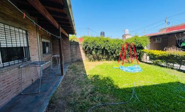 CASA 4 AMBIENTES EN VENTA QUINCHO COCHERA EN GLEW